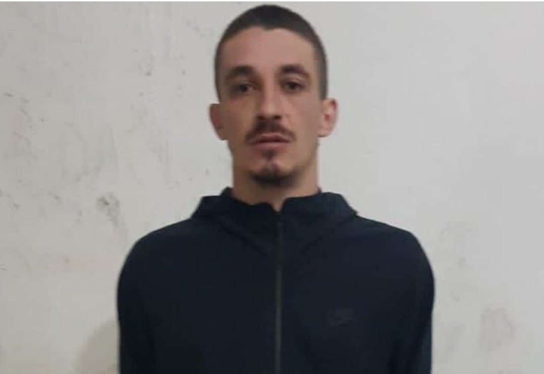 u-kap-me-arme-te-dera-e-shtepise-se-ilir-selmanit-arrestohet-emiljano-nina-kusheriri-i-ervis-martinajt