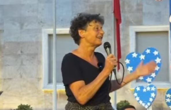 Eurodeputetja holandeze  Tineke Strik i bashkohet protestës  Qeverisja duhet të dëgjojë qytetarët e saj  Fjala juaj do dëgjohe   