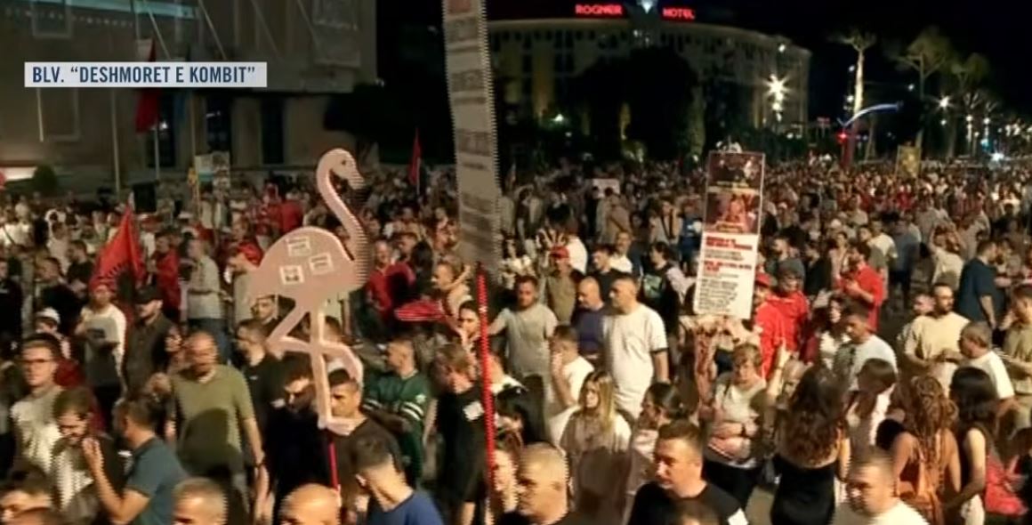 live-nis-marshimi-masiv-i-protestuesve-ne-rruget-e-tiranes-thirrja-e-prere-e-qytetareve-rama-jep-doreheqjen