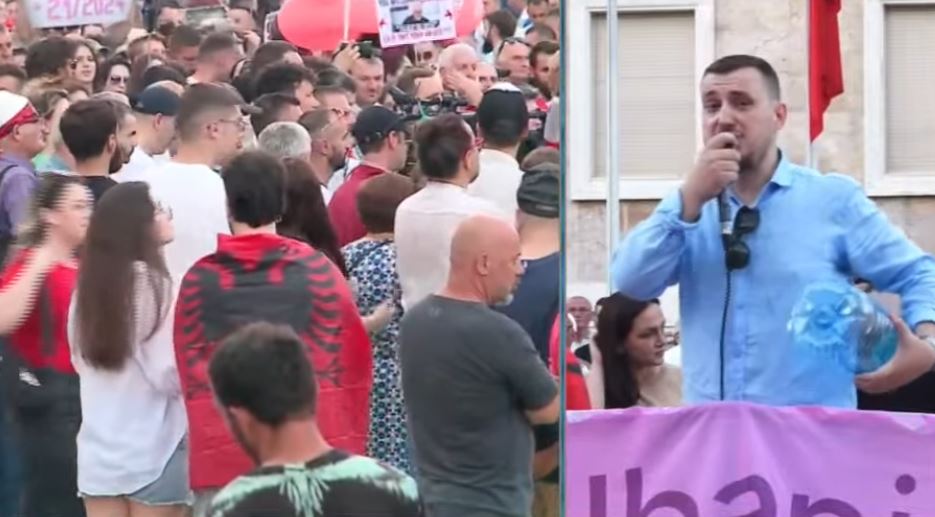  Protestat përfundojnë kur të fitojmë ne këtu     Gazetari Klevin Muka  Nuk shitet gjaku i dëshmorëve për nj   