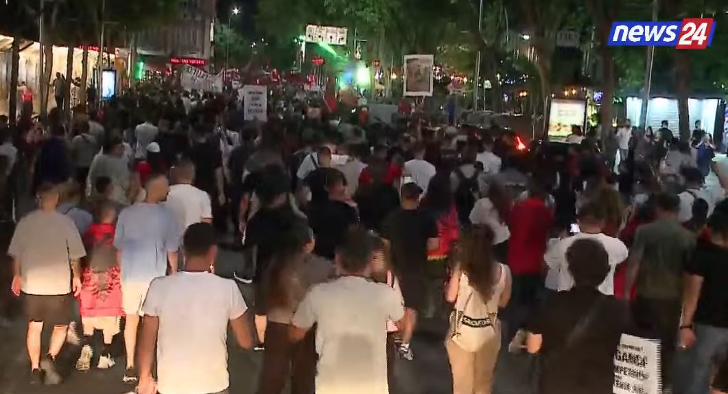 Transmetoi qëndresën prej ditës së parë  protestuesi falënderon televizionin Neës24 nga tubimi  Faleminderit  Bravo  bravo 