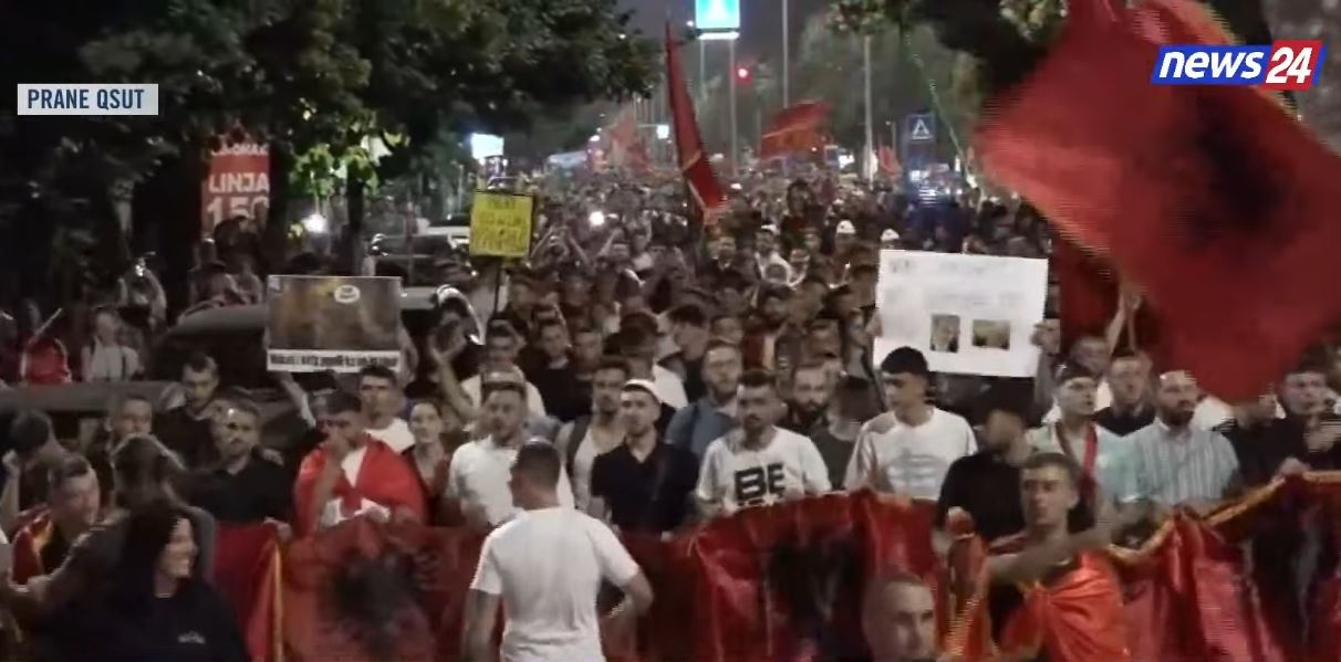 LIVE   Masa kilometrike e protestuesve pushton Unazën e Tiranës  revolta vijon pa asnjë shenjë ndalimi