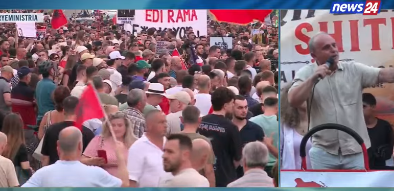  Rama do të ikë  Lumi popullor do i pastrojë pisllëqet   Arsimtari në protestë  Kryeministri  krimineli i betonizimit  Nuk do    