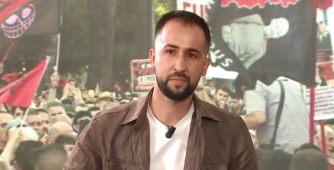 Dal në shesh edhe për tezen time   Shëndetësi falas  Aktivisti Olgert Rakipllari rrëfen historinë prekëse  U la 6 muaj pa tra   