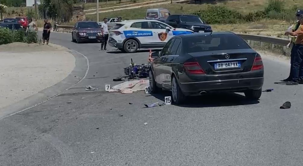 Aksident në aksin e vjetër Fushë Krujë Laç  u përplas nga  Benzi   humb jetën drejtuesi i një motoçiklete