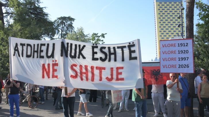 autor-i-projektit-birn-si-rama-po-perpiqet-te-manipuloje-revolten-per-zvernecin
