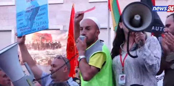  Jo provokimet  ruani durimin   Tensione në protestën për Zvërnecin  thirrja për të pranishmit  Ramën do ta largojmë me të mir   