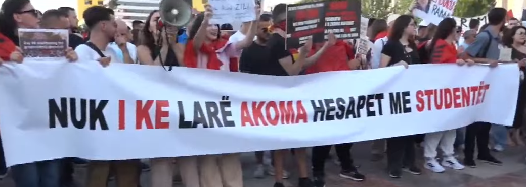 LIVE/ “Nuk i ke larë akoma hesapet me studentët”, 