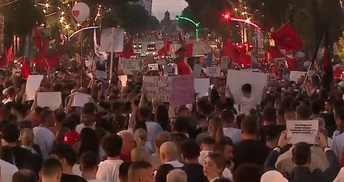 Tubimi madhështor nuk ndalet/ Dita e 10 e protestës kundër R
