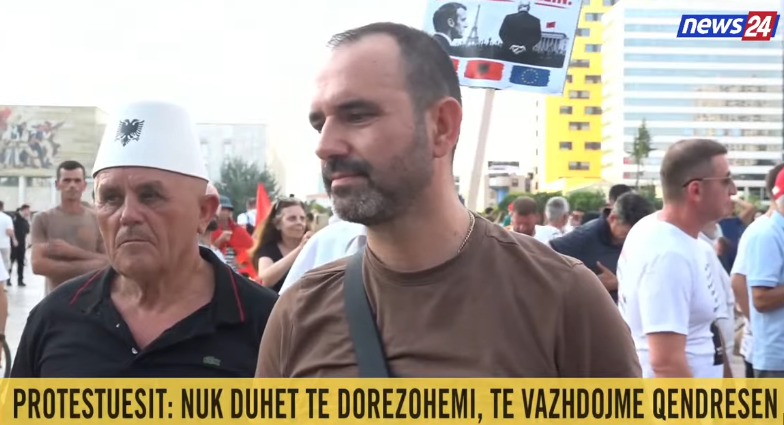 rinia-u-cua-nga-kafet-dhe-do-te-vijoje-deri-ne-largimin-e-rames-protestuesi-falenderon-news24-ka-qene-nje-dritare-per-ne-c