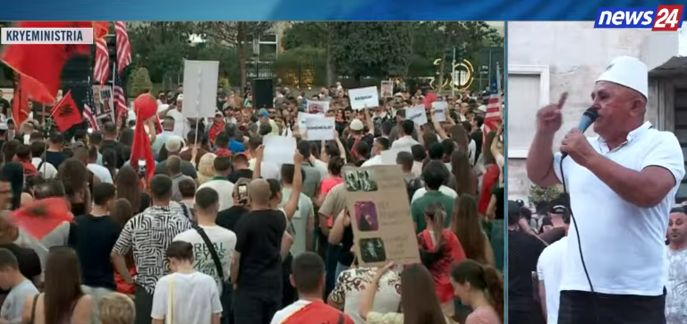  Balluku ku i ke paratë e shqiptarëve    Sheshi plot revolucionarë   minatori nga protesta  Po marrim pensione qesharake  Të j   