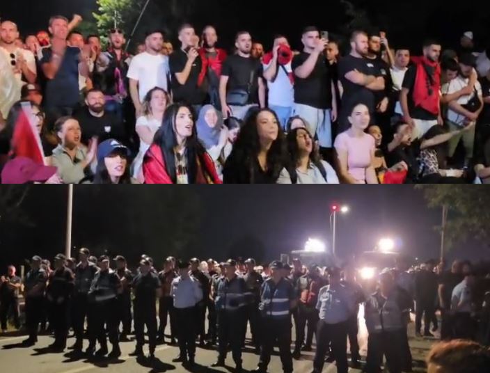  Policia është e jona  jo e Edi Ramës   Momenti kur efektivët pengojnë marshimin e protestuesve pranë aeroportit  qytetarët  B   
