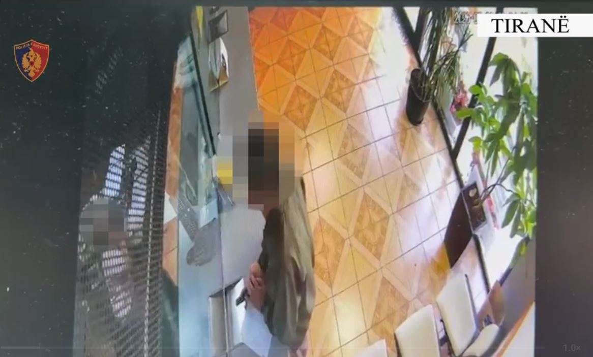 Tentativë grabitjeje në një pikë këmbimi valutor në Shkozë, arrestohet autori. Përdori një armë lodër dhe…