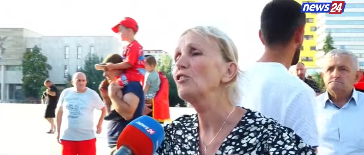 “U ktheva nga emigrimi, të shpëtoj atdheun tim!”, qytetarja nga sheshi Skënderbej: Vendi në rrëzim. Të ‘zgjohemi’ nga gjumi, të ngremë zërin me protestë