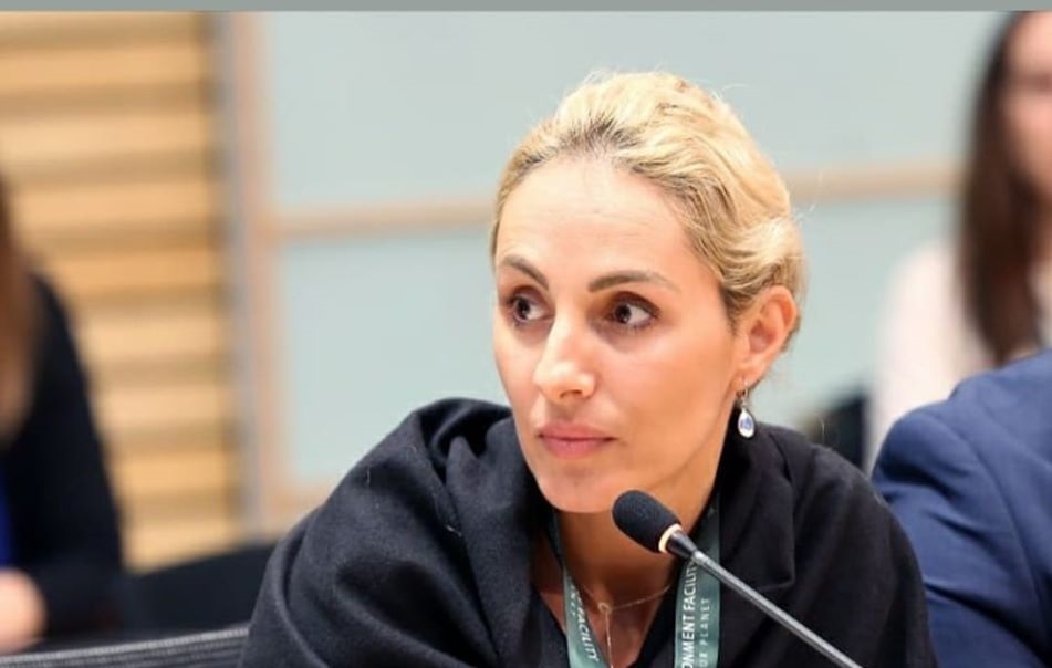 “Pyetja ime s’është nëse u shkon vajzave me këmbë të bukura 