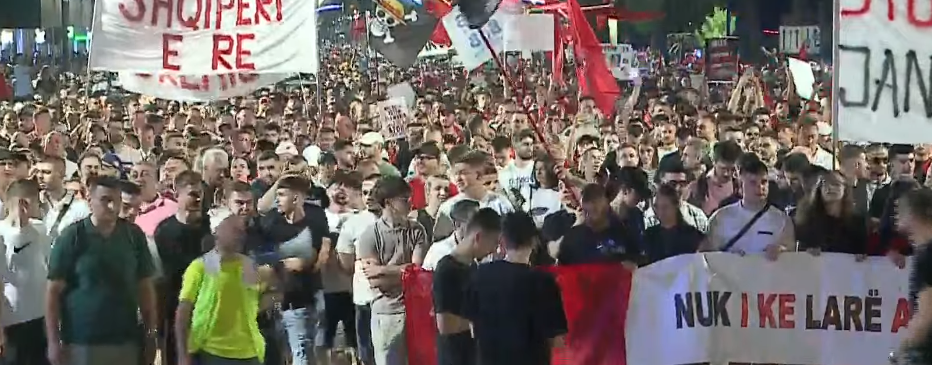 Nis marshimi  zbulohet itinerari i protestës së 16  Nga Presidenca  në Unazë  aktivisti  Nuk na përçani dot 