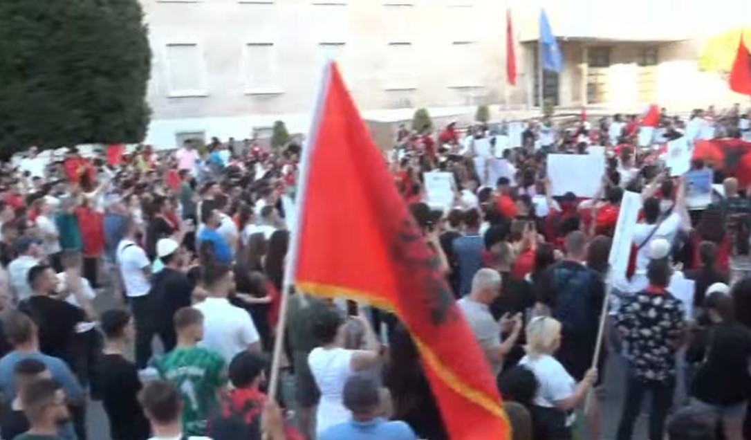 8 ditë revoltë dhe pjesëmarrje masive, por asnjë incident/ P