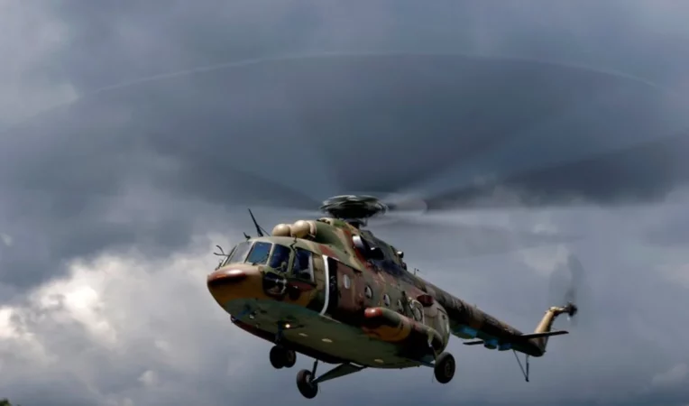 Rrëzohet Një Helikopter