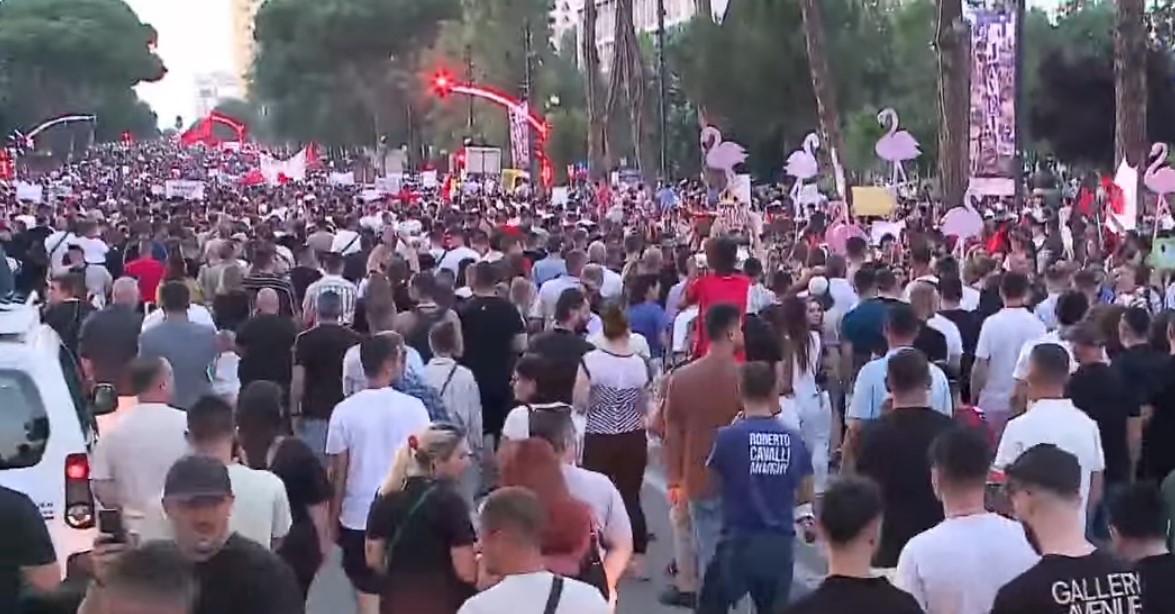Revolta në Tiranë! Mijëra pjesëmarrës, për rreth 2 orë para 