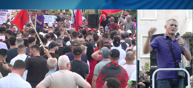 “Po e kaloj çdo ditë në burg”, banori i Rrjollit i bashkohet protestës në Bulevard: Toka është e jona! Rama dhe Berisha në burg