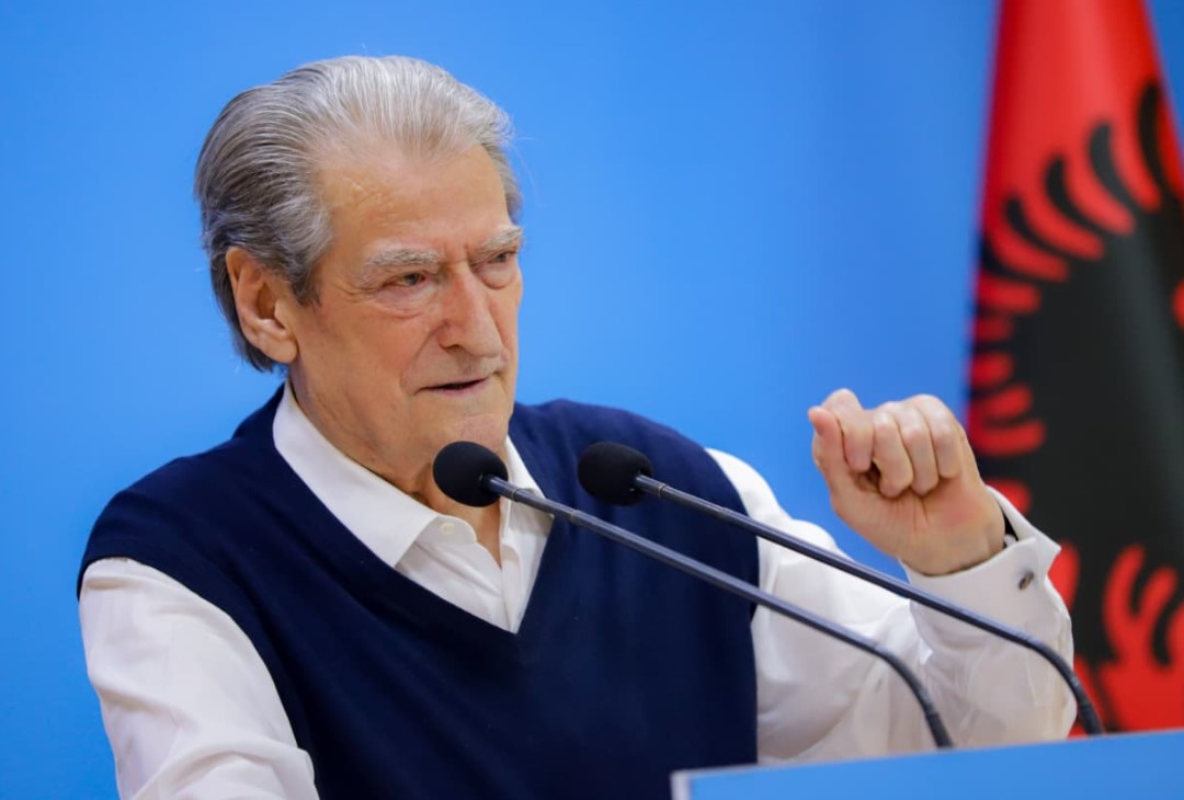 Marjana Koçeku braktisi PS-në/ Berisha: Të gjithë deputetët socialistë të largohen nga Rama, kjo i hap rrugë shkarkimit të kryeministrit me mocion mosbesimi