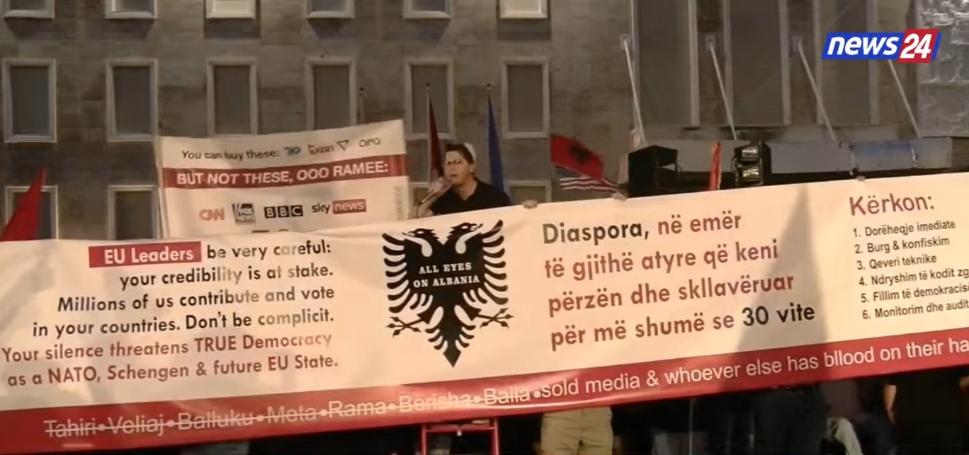  Rama në burg  Berisha në burg     Thirrjet që pushtuan Bulevardin  protestuesi shpërthen ndaj artistëve  Janë shi   