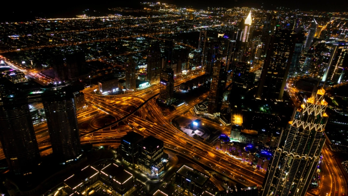 Flakët përfshijnë Kullat Financiare të Emirates në Dubai