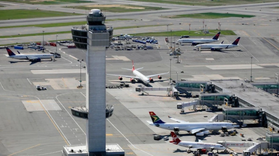 Një aeroplan pasagjerësh raporton përplasje me një dron gjatë afrimit në aeroportin e Nju Jorkut
