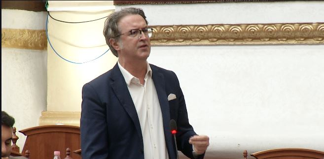“Të ndalojmë epshin e liderit, se ndryshe jemi në diktaturë”, Alizoti: A jemi Republikë Parlamentare? Rama të vijë në Kuvend
