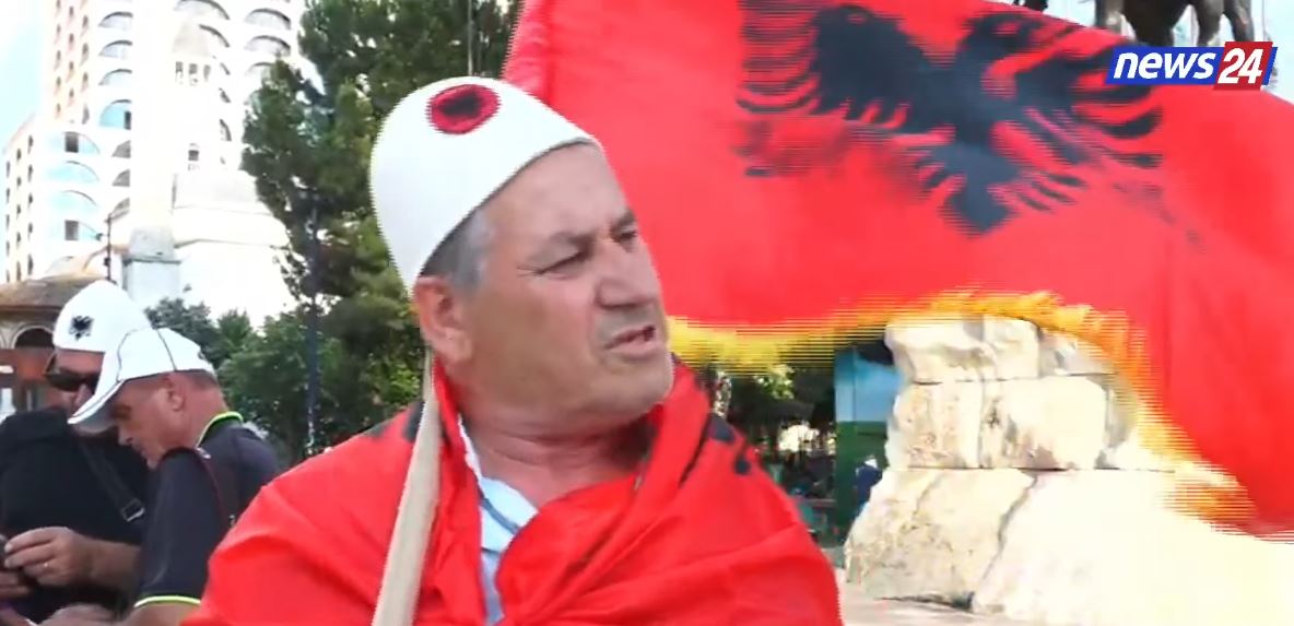  Kur Shqipërinë nuk e kam mirë  as unë nuk jam mirë   Protestuesi nga Kosova vjen në Tiranë  Mjaft kanë vjedhur  u ka ardhur f   