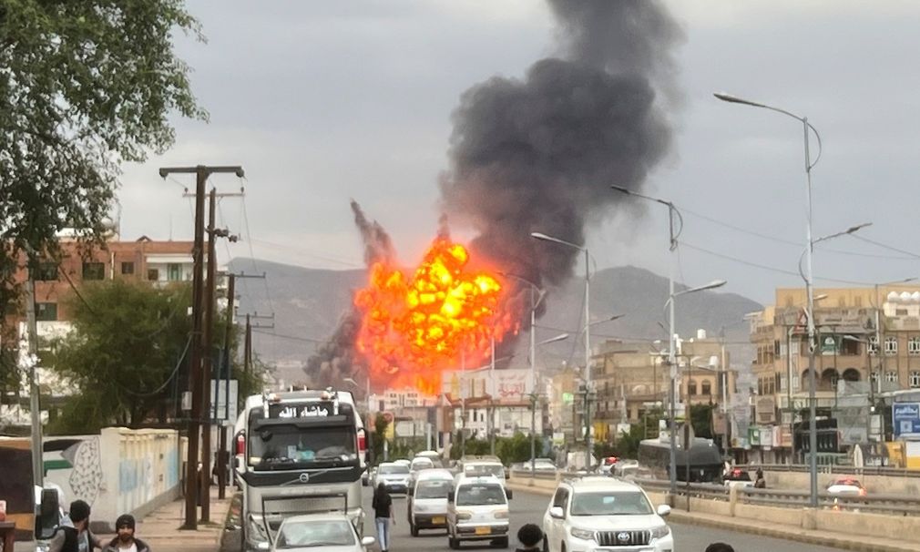 Rebelët Houthi shpallin ndalimin e lundrimit në Detin e Kuq 