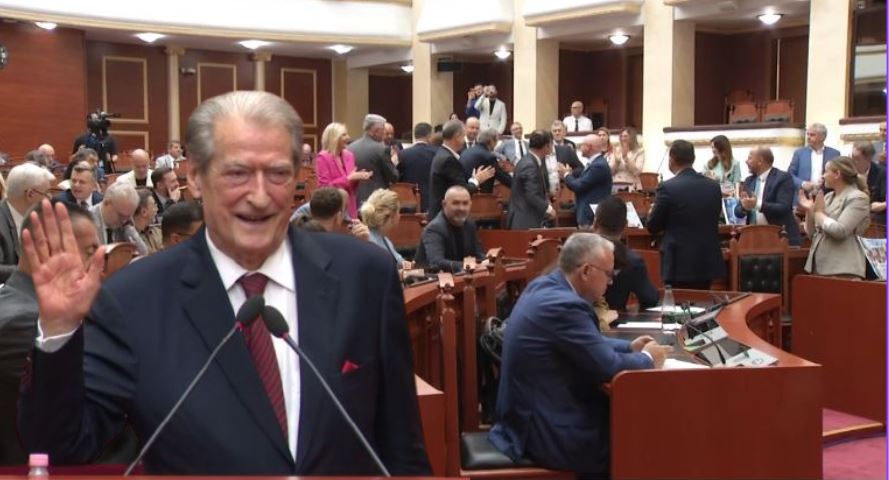 VIDEO/ A i është hequr non-grata? Berisha mesazh në Kuvend: 