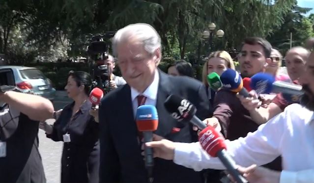VIDEO/ A i është hequr non-grata? Berisha ‘kyç gojën’ për ga