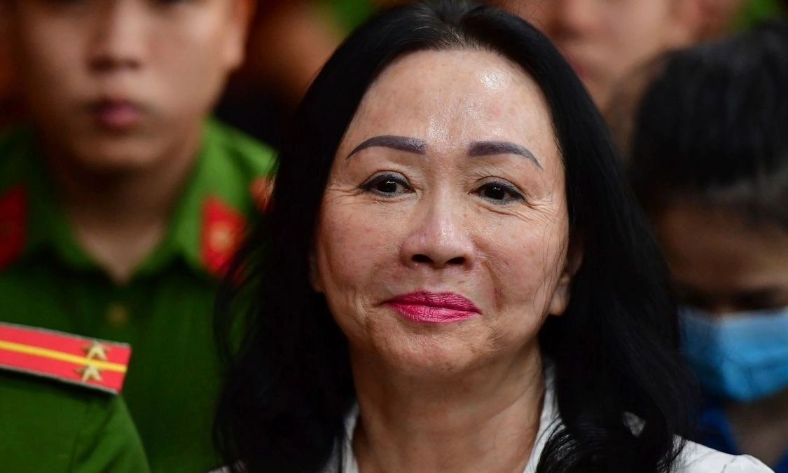 Skandali më i madh bankar në Vietnam  Miliarderja shet çantat dhe makinat luksoze nga burgu për të shlyer gjobën e majme