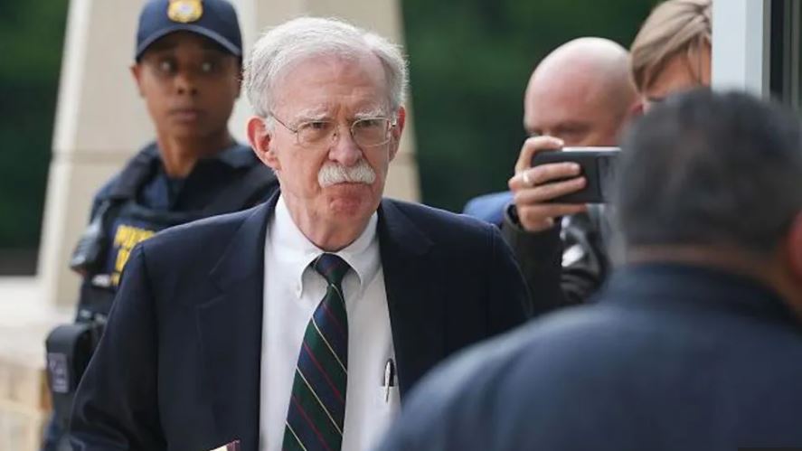 John Bolton pranon fajësinë për keqpërdorim të informacionit të klasifikuar  Rrezikon deri në 5 vite burg  ja kur do të jepet    
