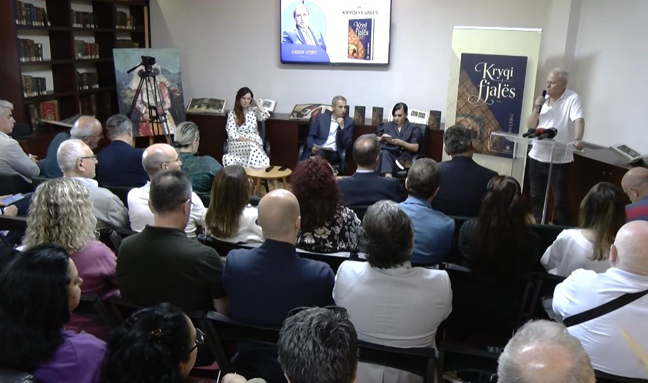 Diplomati Arben Çejku boton romanin  Kryqi i fjalës   Përfaqësim i historisë së Shqipërisë