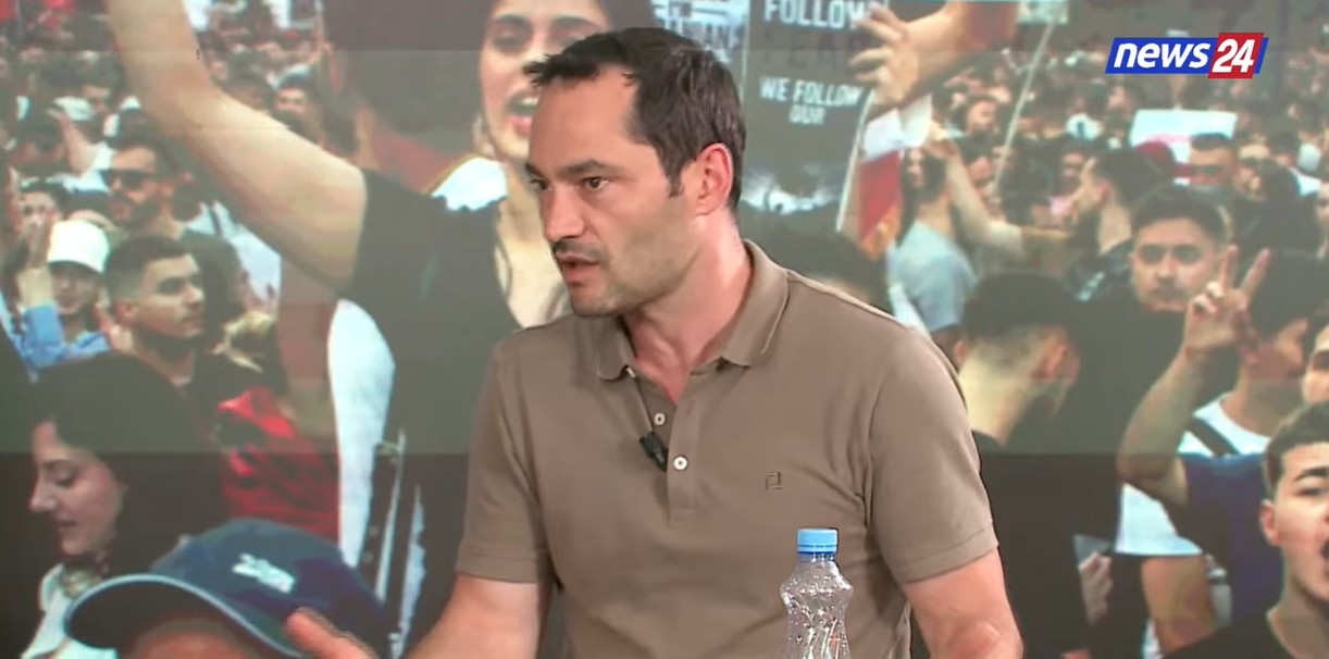 “Tentativa nga partitë politike për të ‘kapur’ protestën, por…”, mjeku shqiptar: Nuk ka kthim mbrapsht!