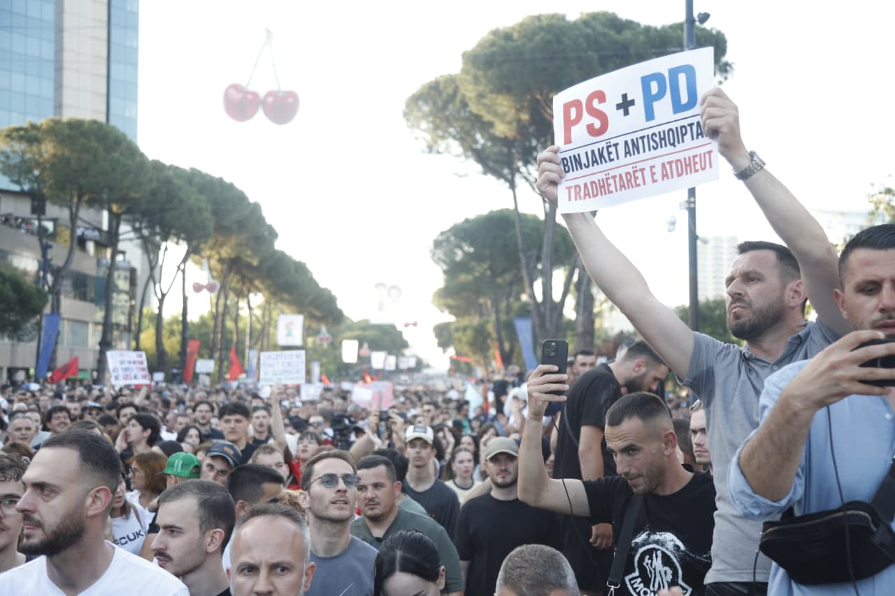 Nesër protestë e re para Kryeministrisë kundër ndërtimeve në Zvërnec

