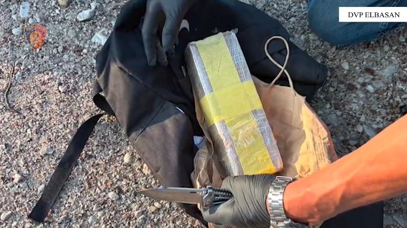VIDEO/ Heroinë nga RMV-ja drejt Shqipërisë, arrestohen 2 per