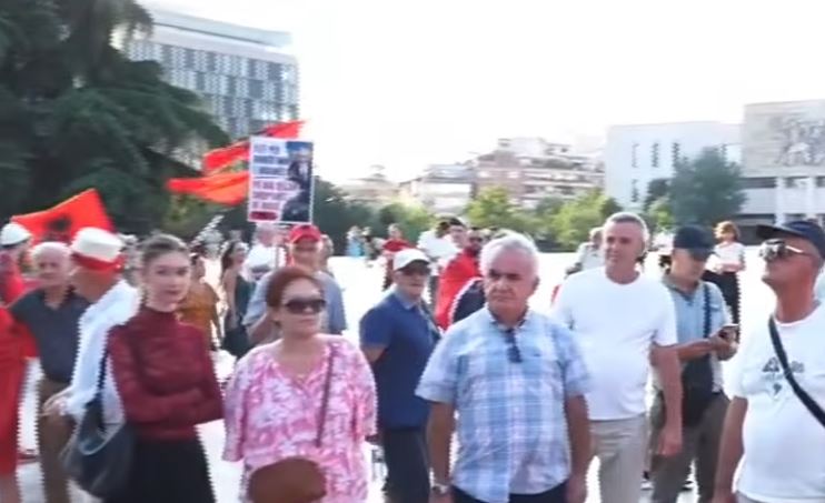 Nis protesta e 28 të kombëtare kundër Edi Ramës  Qytetarët mblidhen te sheshi Skënderbej  eurodeputetët i bashkohen sot revolt   