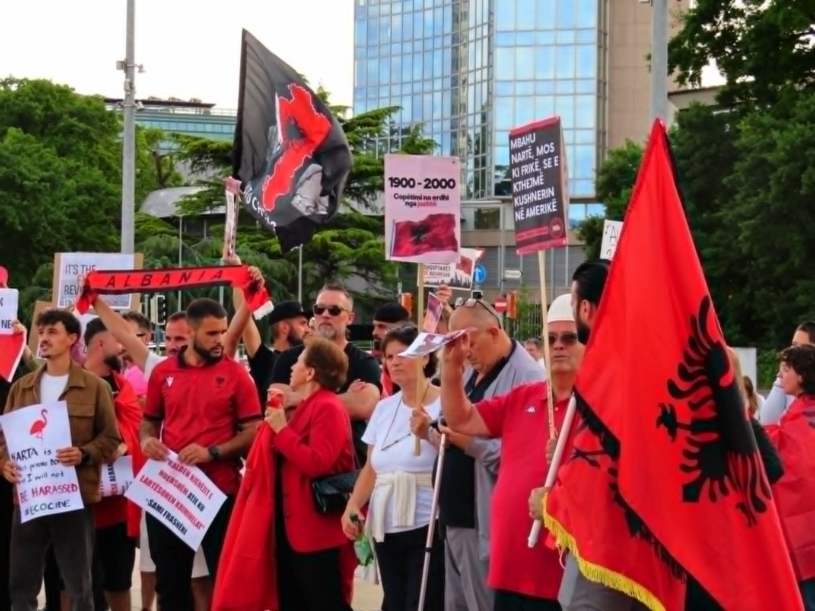 Revoltë masive! Diaspora flet kundër Ramës, shqiptarët prote