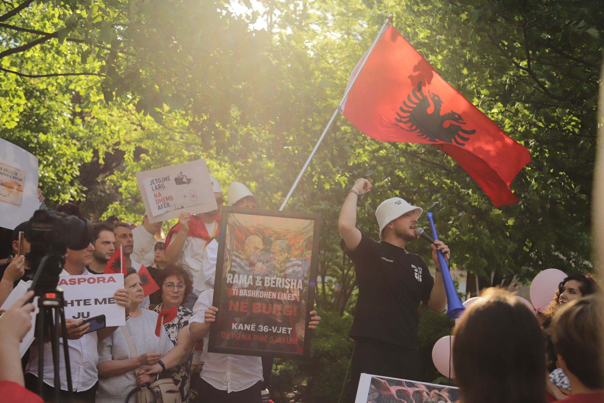 “Revolucion”/ “Rama të dorëhiqet!”, shqiptarët në Toronto ng