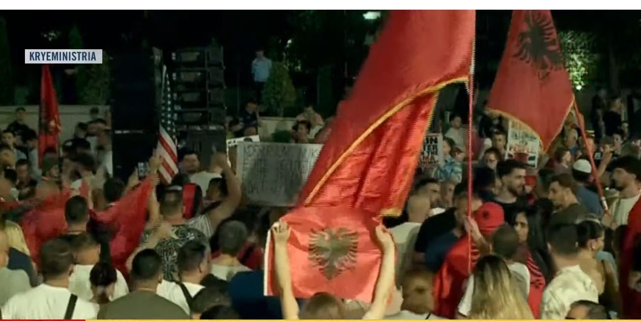 LIVE    Nesër më shumë   Shqiptarët 29 ditë protestë  kërkojnë dorëheqjen e Ramës  nis marshimi në rrugët e kryeqytetit