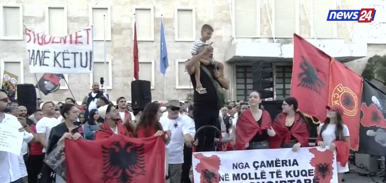 LIVE/ Protesta më masive kundër Ramës! Ish-oficeri