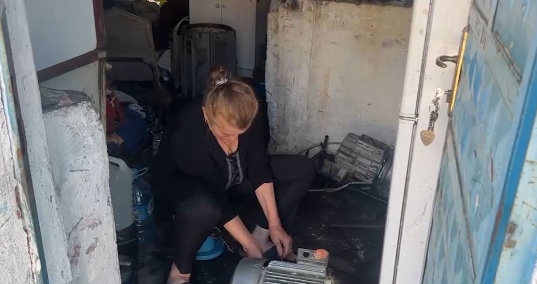 Bulqizë  50 vite punë  gruaja 70 vjeçare nuk i ndahet mekanikës  Nga ky zanati fitoj të ardhura shtesë