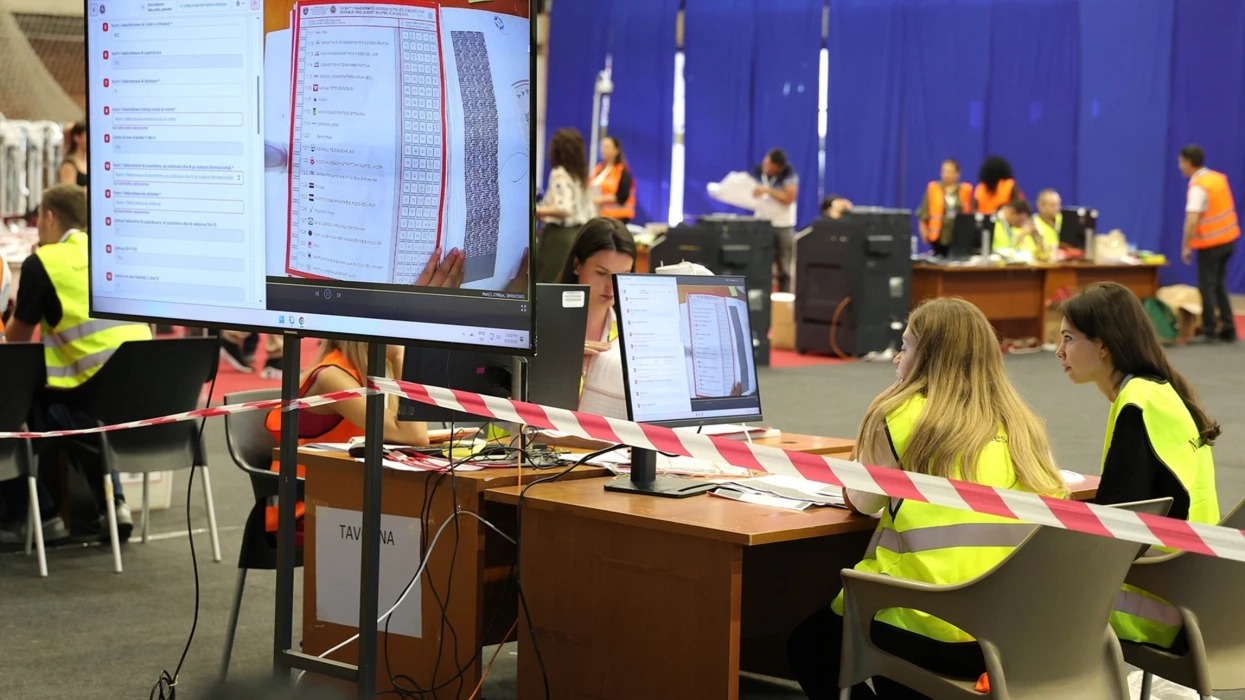 Zgjedhjet në Kosovë  Numërohen mbi 92  e votave  kryeson LVV  Si ndahen ulëset në Kuvend
