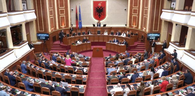 18 ditë protestë kundër Ramës  Mbahet sot seanca plenare  Zbardhet rendi i ditës  çfarë pritet të diskutohet në Kuvend