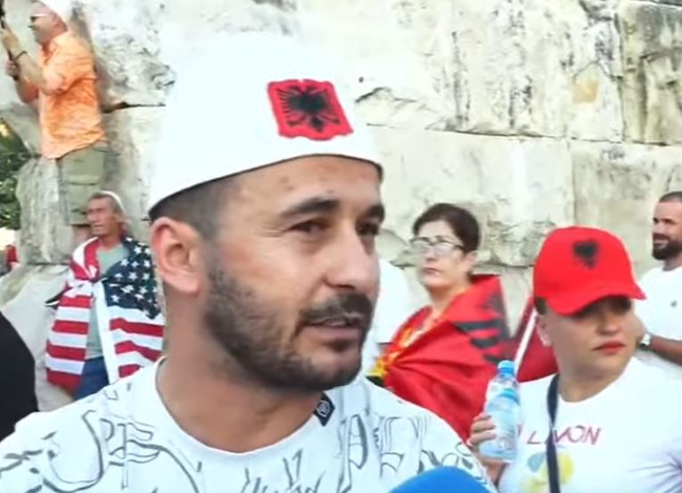 Protesta e 21 të kundër Ramës   Në Lezhë edhe pse jemi në 2026 s ka rrugë  ujë dhe drita  Protestuesi  Jep dorëheqjen  n   