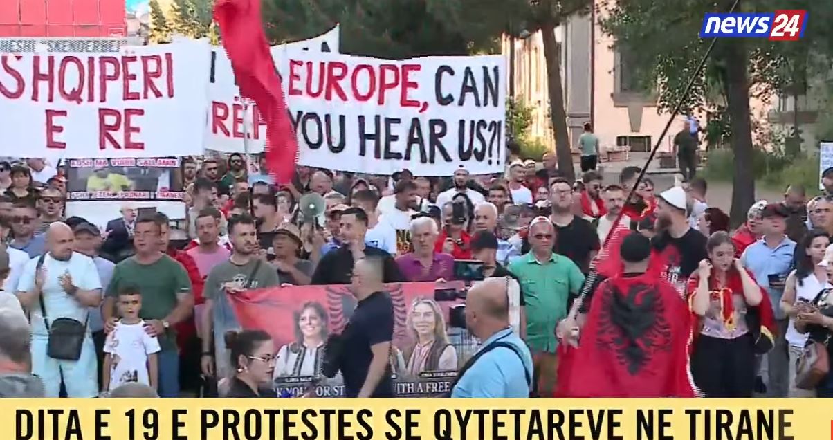 LIVE   Ndryshon skenari i protestës  Qytetarët marshojnë drejt Kuvendit  në seancë plenare është edhe Rama  Jep dorëheqj   