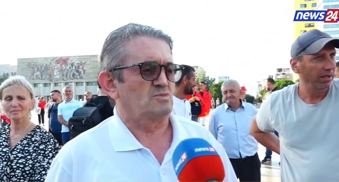Nis grumbullimi i qytetarëve në sheshin “Skënderbej”/ Protestuesi: Qëllimi final largimi i Ramës dhe një qeveri teknike